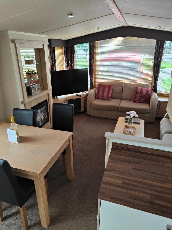 Holiday Home Sleeps Six Saint Leonards ภายนอก รูปภาพ